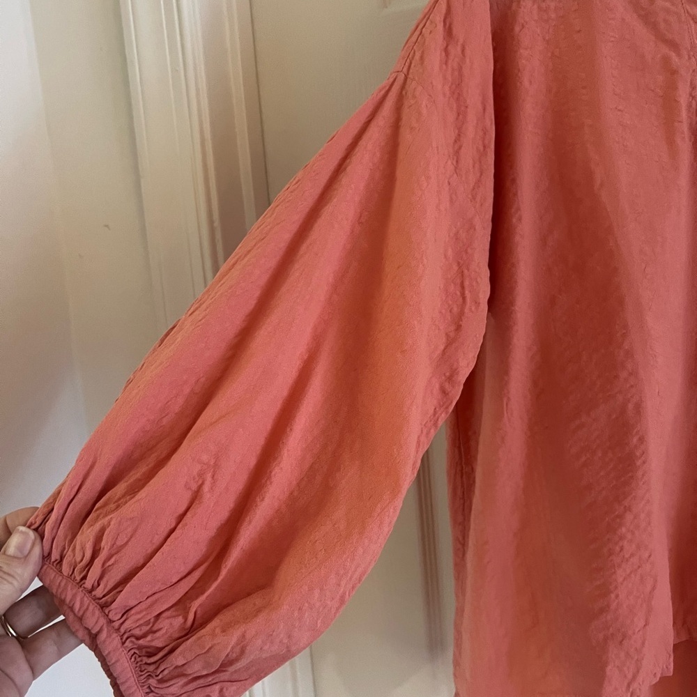 Lou & Grey salmon colored v neck cotton blouse. EUC. Size small. - Picture 4 of 9